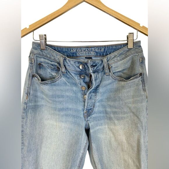 American Eagle Vintage Hi Rise Button Fly Distressed Jean Size 8 - Picture 8 of 10